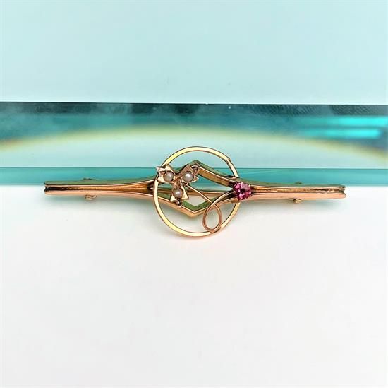 Picture of Victorian/Edwardian Era 9K Gold Bar Brooch With Amethyst & Seed Pearls