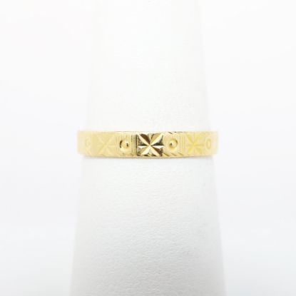Picture of 18k Yellow Gold Star Embossed Band Ring