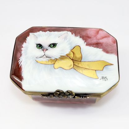 Picture of Rochard Limoges Porcelain Studio Collection White Cat with Gold Bow Trinket Box