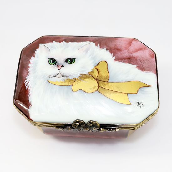 Picture of Rochard Limoges Porcelain Studio Collection White Cat with Gold Bow Trinket Box