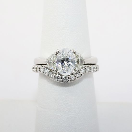 Picture of Platinum 1.02CT Oval Diamond Bridal Set 