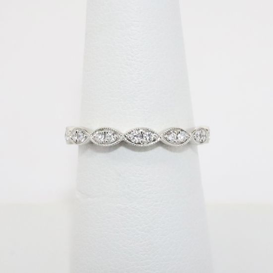 Picture of 14k White Gold & Diamond Scalloped Wedding Band 