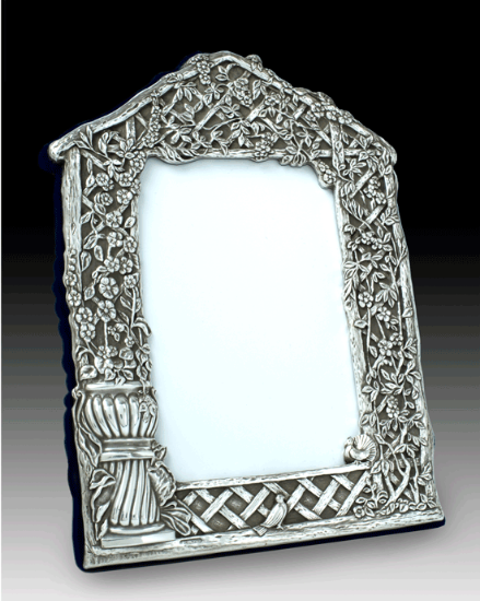 Picture of 4x6 Sterling Silver 'Windsor' Picture Frame by the925inc