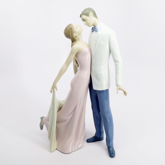 Picture of Lladro #6475 'Happy Anniversary' Romantic Dancing Couple Porcelain Figurine