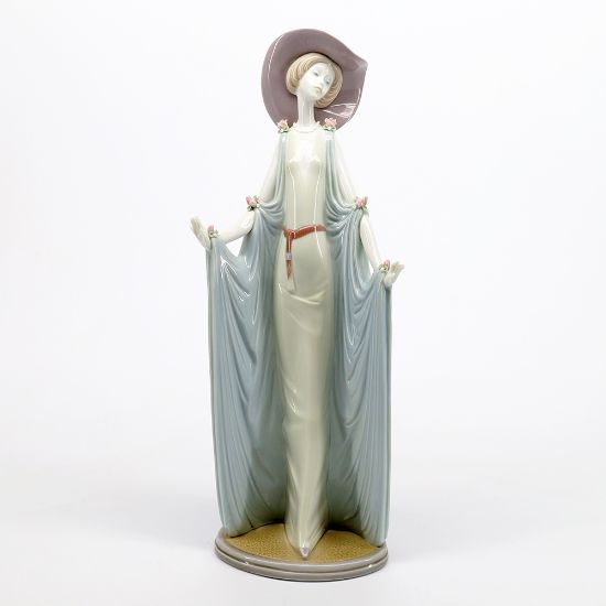 Picture of Lladro #1428 'Afternoon Tea' Porcelain Figurine from the Elegant Ladies Collection 