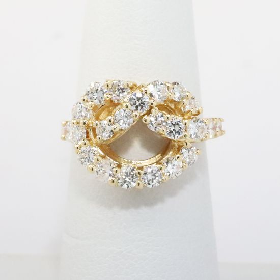 Picture of 14k Yellow Gold Diamond Pretzel Ring 