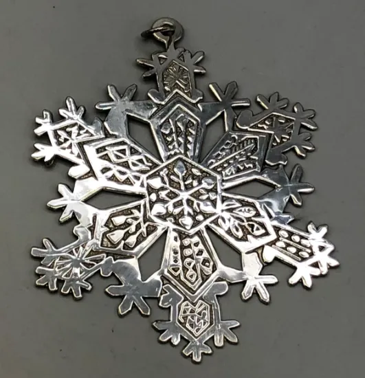Picture of 1971 MMA (Metropolitan Museum of Art) Annual Sterling Silver Snowflake Ornament