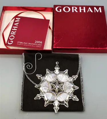 Picture of Gorham Sterling Silver 2006 Annual Snowflake Ornament, with box