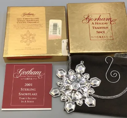 Picture of Gorham Sterling Silver 2001 Annual Snowflake Ornament, with box