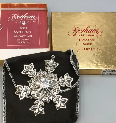 Picture of Gorham Sterling Silver 2000 Annual Snowflake Ornament, with box