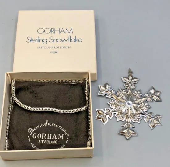 Picture of Gorham Sterling Silver 2000 Annual Snowflake Ornament, with Box