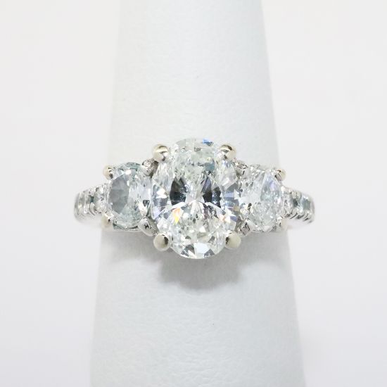 Picture of 14k White Gold 1.55CT Oval Diamond Engagement Ring 
