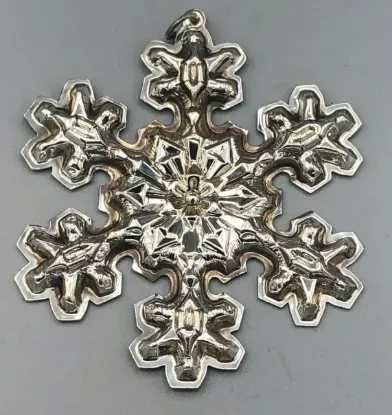 Picture of Gorham Sterling Silver 1976 Annual Snowflake Ornament, no box