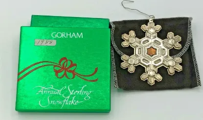 Picture of Gorham Sterling Silver 1988 Annual Snowflake Ornament, with box
