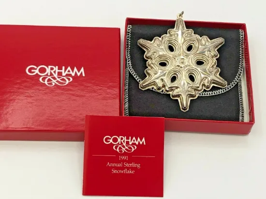 Picture of Gorham Sterling Silver 1991 Annual Snowflake Ornament, with box