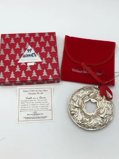 Picture of Wallace 1999 Annual Sterling Silver "Turtle Doves" Wreath Ornament with Box