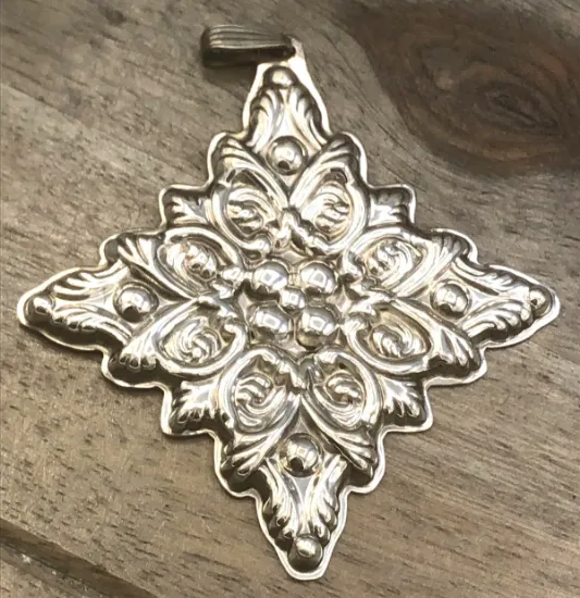 Picture of Reed & Barton Sterling Silver 1989 Annual Christmas Cross Ornament