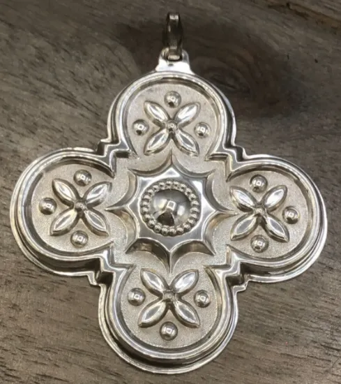 Picture of Reed & Barton Sterling Silver 1986 Annual Christmas Cross Ornament, with box