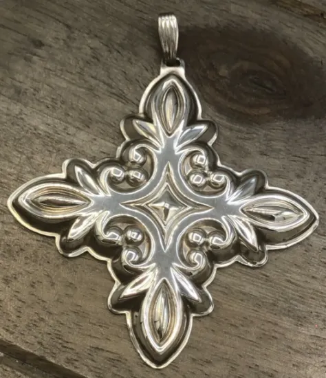 Picture of Reed & Barton Sterling Silver 1987 Annual Christmas Cross Ornament
