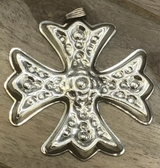 Picture of Reed & Barton Sterling Silver 1975 Annual Christmas Cross Ornament