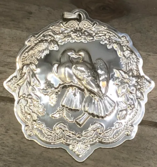 Picture of Reed & Barton 2018 "2 Turtle Doves" ornament, Sterling Silver