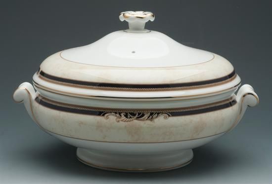 Picture of Covered Vegetable Bowl