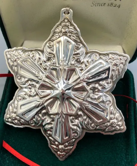 Picture of Reed & Barton Sterling Silver 2004 Francis 1 Snowflake Ornament, with box
