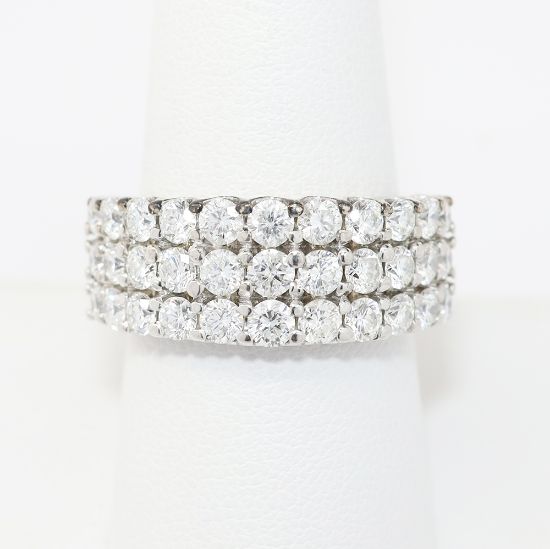 Picture of 14k White Gold Diamond Band