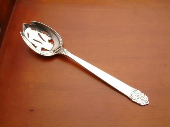 Picture of Pierced Tableserv.spn