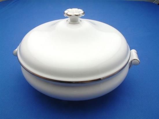 Picture of Covered Vegetable Bowl