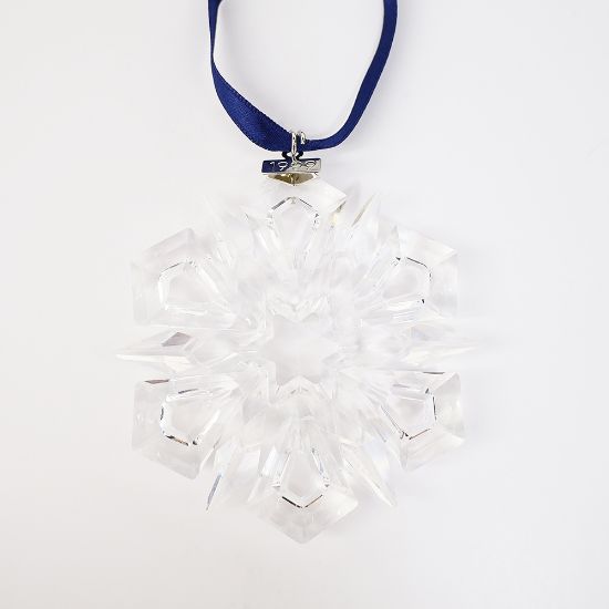 Picture of 1999 Snowflake Ornament with Original Box & COA