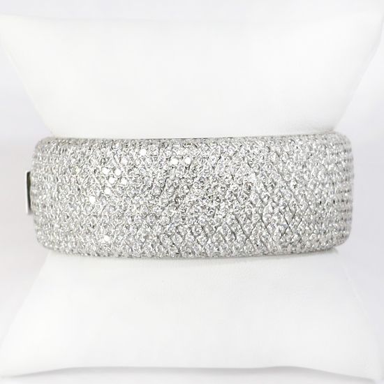 Picture of 18K White Gold Pavé Set Diamond Bangle Bracelet
