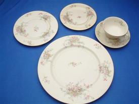 Show products in the Apple Blossom, New York pattern